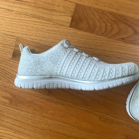 Skechers pull on sneakers - Picture 2 of 3